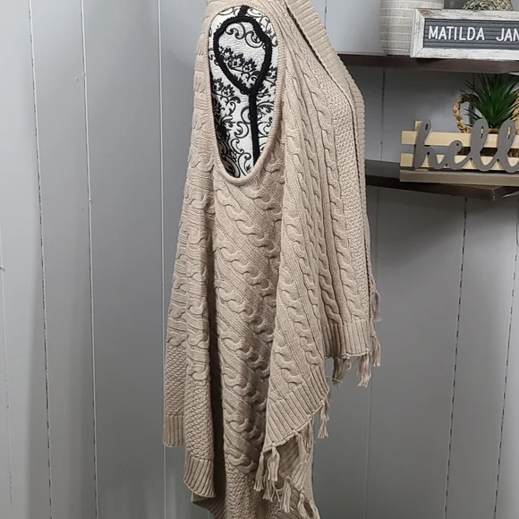 Matilda Jane Cable Knit Tassel Trim Sweater Vest - Medium - Picture 11 of 15